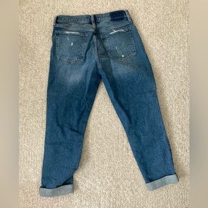 Amber Crombie and Fitch size 28. The boyfriend mid rise